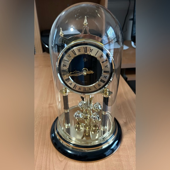 elgin Accents Elgin Table Clock Quartz Dome With Spinning Pendulums Battery Operated Poshmark